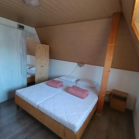 Aniko Apartmanhaz Balatonföldvár