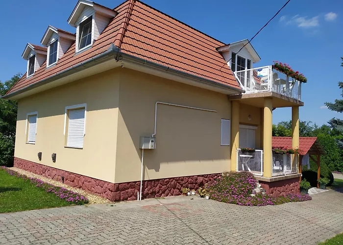 Aniko Apartmanhaz 公寓 *