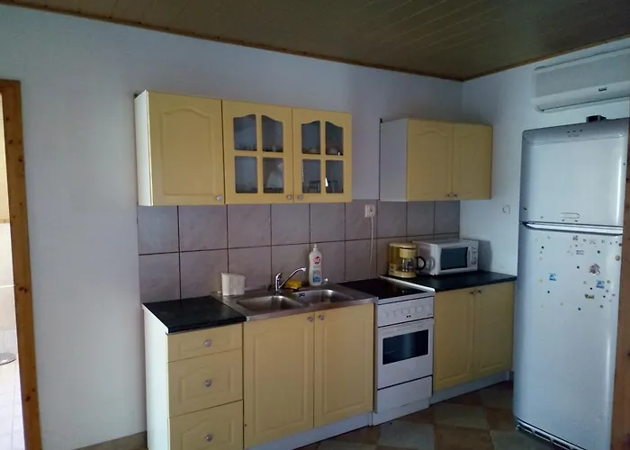 Aniko Apartmanhaz